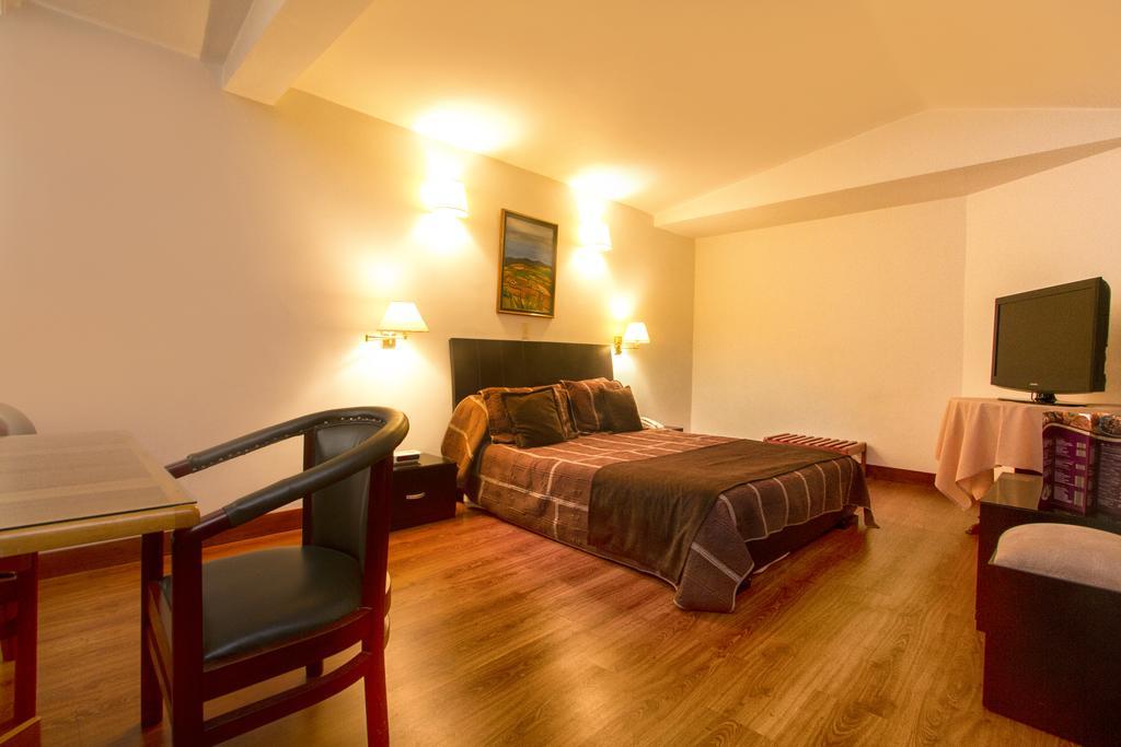 Hotel Galerias Пасто Екстериор снимка