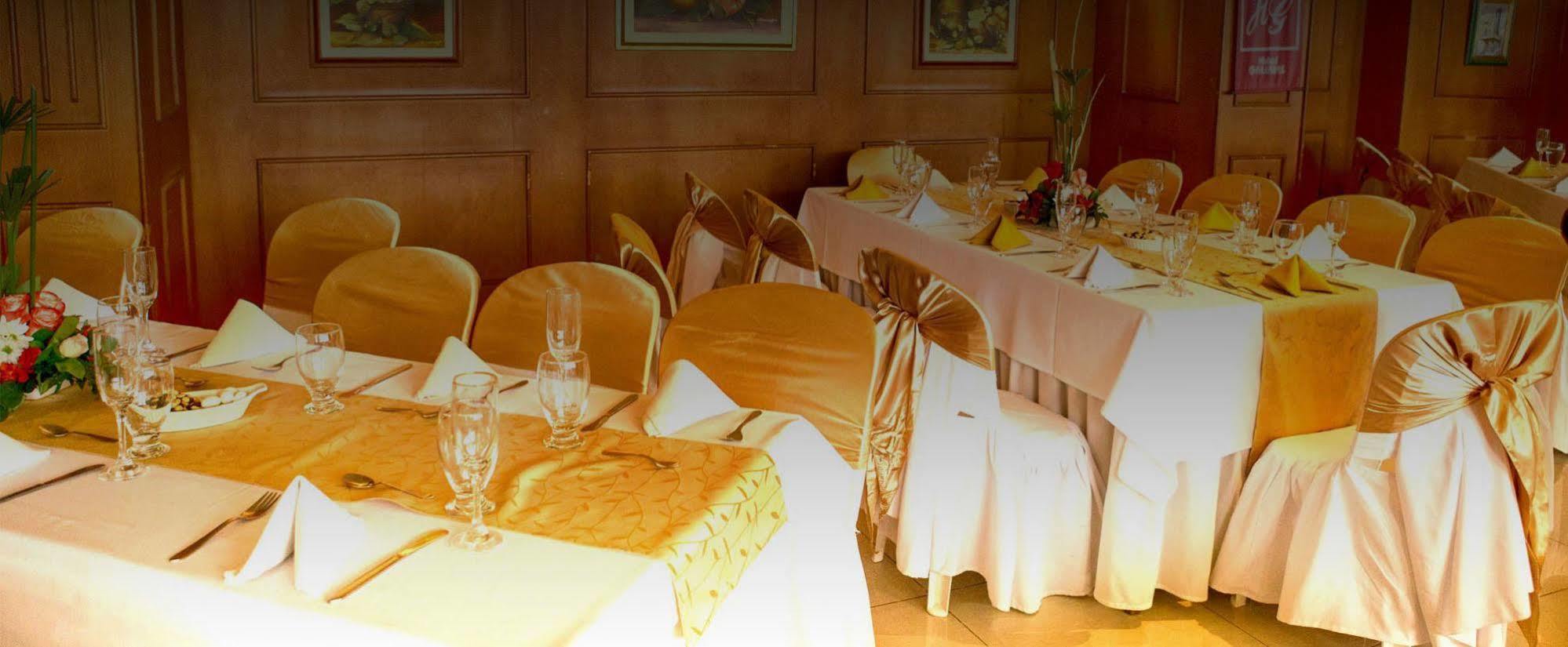 Hotel Galerias Пасто Екстериор снимка